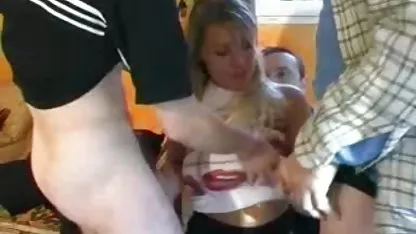 Erstaunliche busty brunette gehen wild und hungrig! deutsche hd pornoseiten